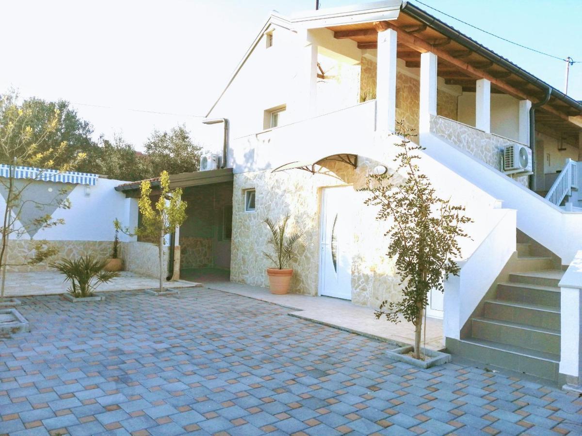 Vila Skalinada Vir Exteriér fotografie